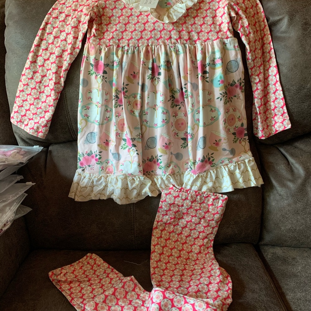 Pete & Lucy Outfits